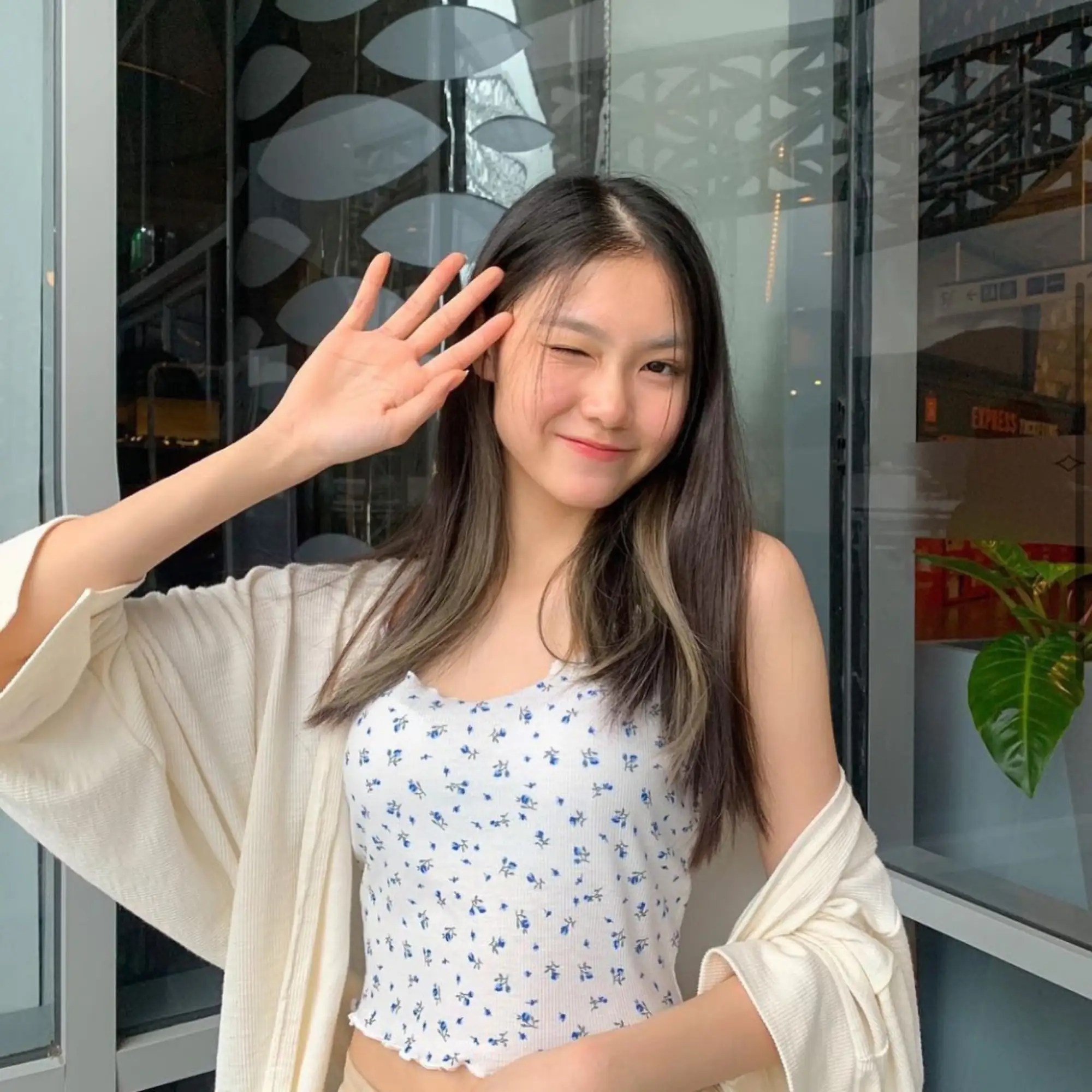 巴萨中场隐